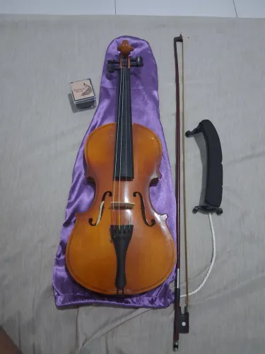 Violino 4/4 com arco, bolsa, breu e espaleira