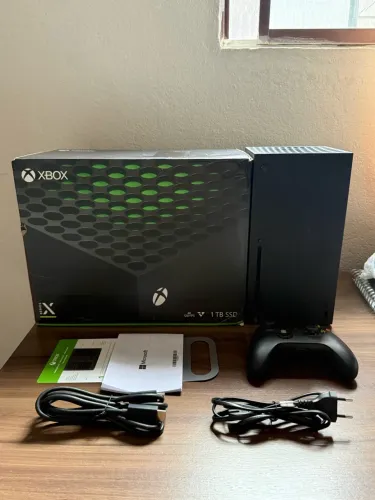 XBOX SÉRIES X 1TB - NA CAIXA COM MANUAL E NOTA FISCAL