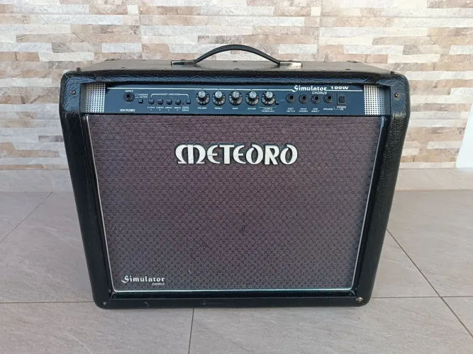 Amplificador de guitarra simulador Chorus 100watts RMS ( 10 x de R$235,00 )  