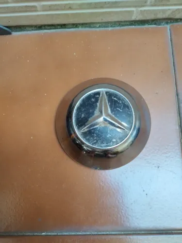 Tampa calota caminhão mercedes
