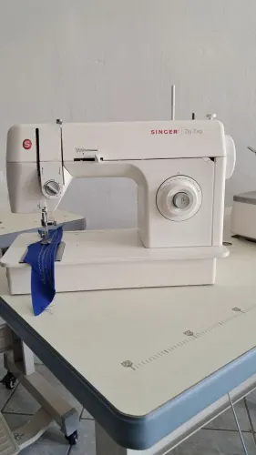 Máquina de costura singer 