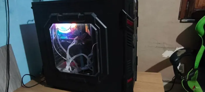 PC GAMER COM PERIFÉRICOS A VENDA