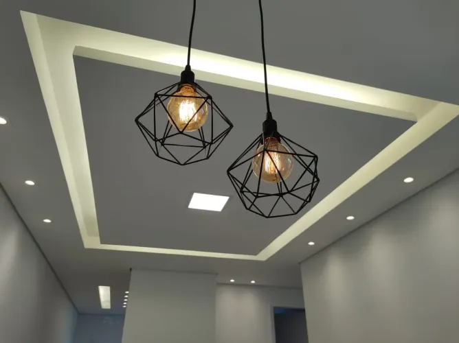 Serviço de gesso e elétrica