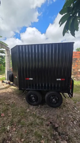 Carretinha bau 2 eixos