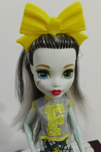 Boneca Monster High Frankie Stein School Spirit - G2