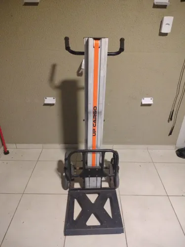 Carrinho elevação UP Cargo usado