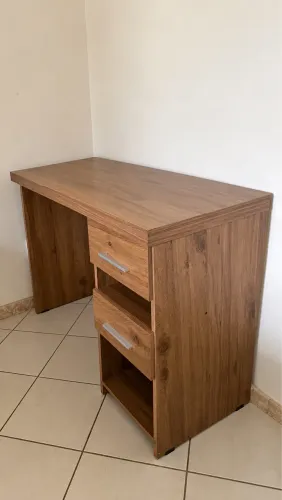 Escrivaninha e Armário