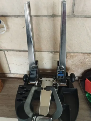 Alinhador de Rodas Park Tool TS 2.2 com base