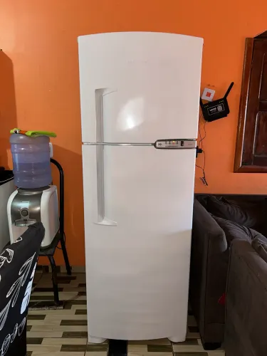 VENDO GELADEIRA BRASTEMP FROSFREE PINTADA