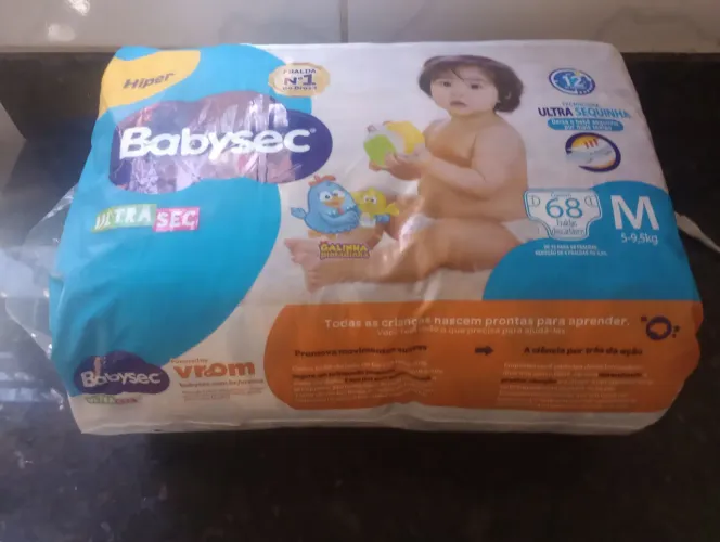 Fralda infantil Babysec nova Tam M com 68 unidades