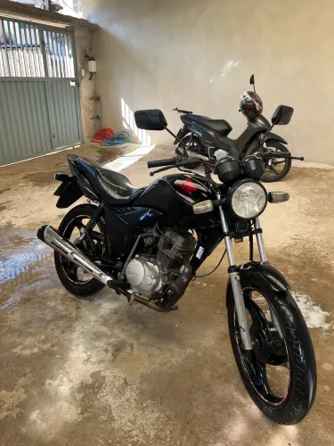 Vendo cg 125 moto está ok só transferir