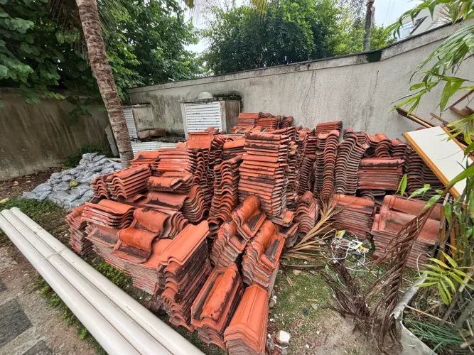 Venda de telhas e madeiras 