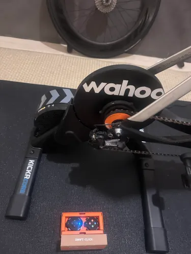 Rolo de treino Wahoo Kickr core 2 with cog