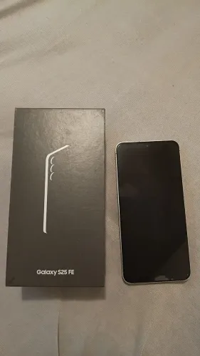 Samsung Galaxy S25 FE 5G - Impecável / Ativado em Jan/2026 / Sem Marcas