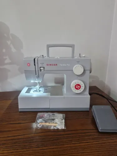Singer facilita 4423 127v