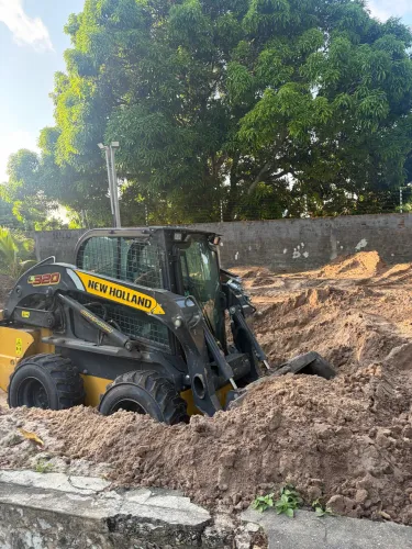 MINICARREGADEIRA NEW HOLAND ( bobcat)