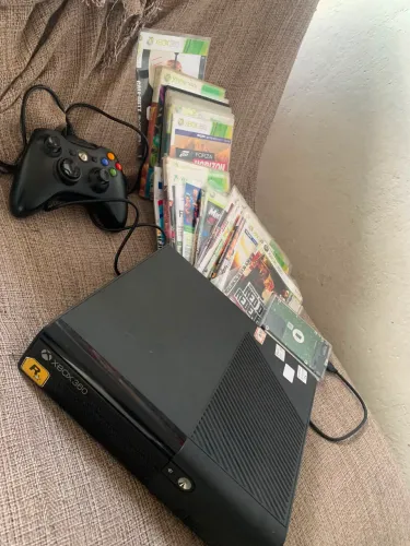 Vende-se Xbox 360 com vários jogos