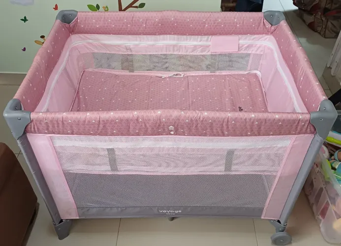 Berço cercado portátil Voyage rosa