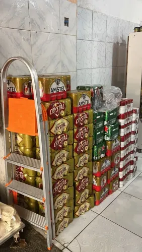Passo Mercadinho em Vilas de Abrantes, porteira fechada, na rua da escola Rosa Vermelha