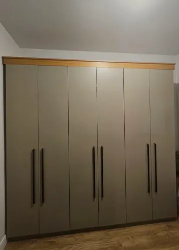 Guarda-roupa 6 portas com gavetas - Excelente estado