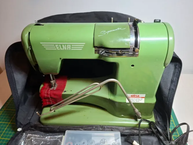 Máquina de costura Elna Supermatic 