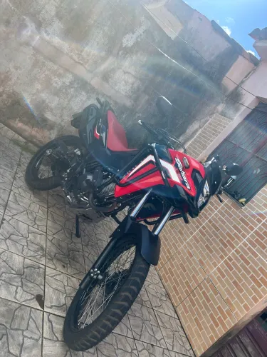 Vendo Honda sahara 2024/2025. Moto revisada,com 2 pneus zeros e moto de único dono.