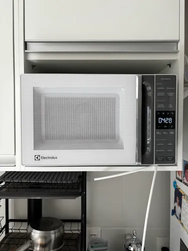 Micro-ondas Electrolux 23L ME23B 127v Branco - Muito Novo e Eficiente