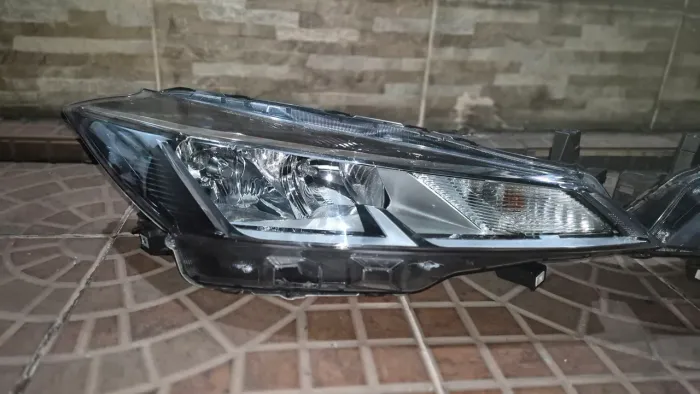 Farol Nissan kicks 2022 a 2025