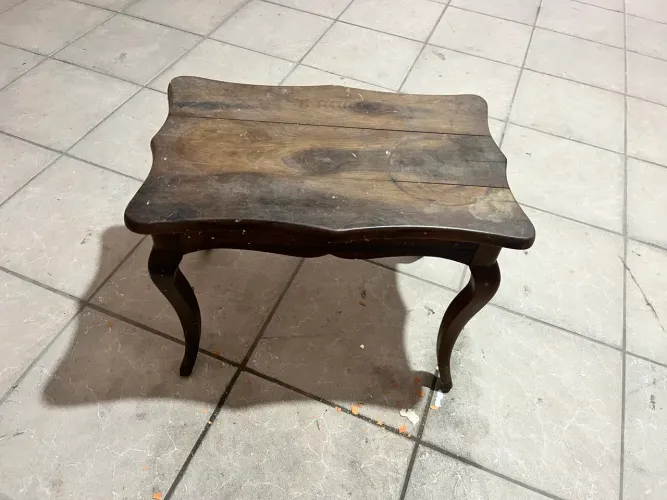 Mesa de Canto Provençal em Madeira Maciça de Canela
