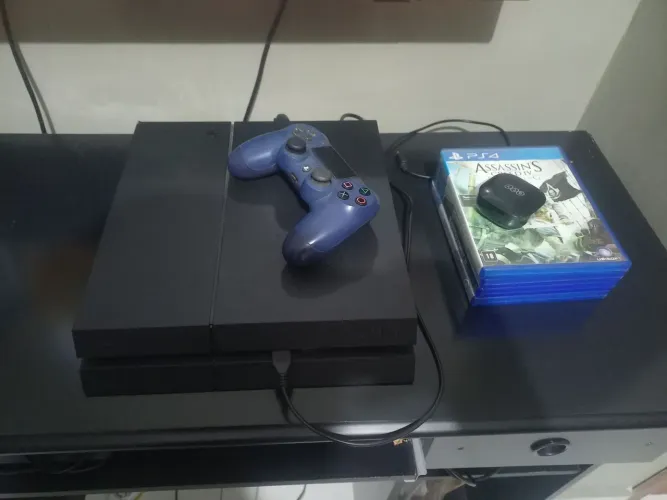Playstation 4 com jogos e controle original sony