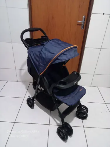Carrinho de bebê Cosco semi Novo