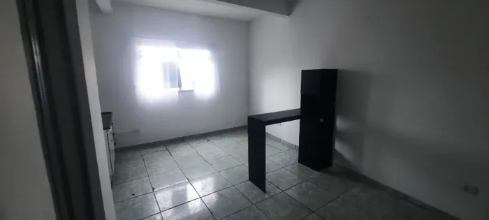 Apto no 1º andar , vila luzita , 4 cômodos , sendo um dos cômodos pequeni -Vila Luzita