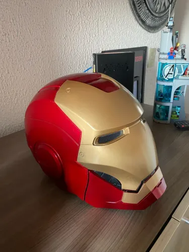 Capacete eletrônico homem de ferro