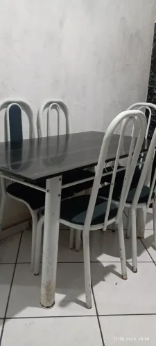 Mesa de Mármore com 6 Cadeiras - Resistente