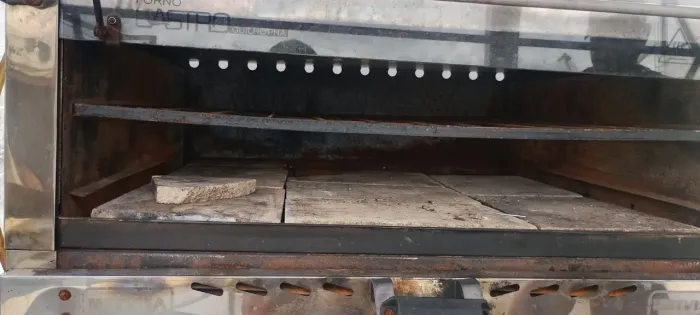 Forno para assar pizza bom estado