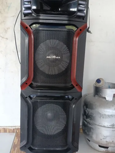 Caixa de Som Acústica Torre Britânia BCX18000. Apenas 8 mês de uso