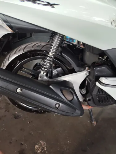 Moto Pcx 2015 branca (R$9.000,00)
