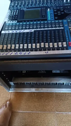Mesa digital 01v96 com ADA(behringer) e CASE