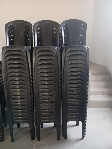 Vendo 78 Cadeiras de Plástico (sem braço)