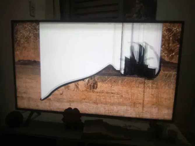 TV Samsung smart 43 led trincado