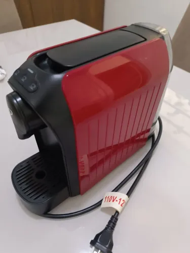 Cafeteira de Cápsulas Três Corações semi nova!