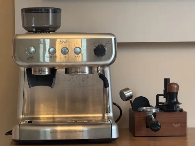 Cafeteira de Espresso Oster Xpert Perfect Brew Inox com Moedor Integrado 58mm - Impecável