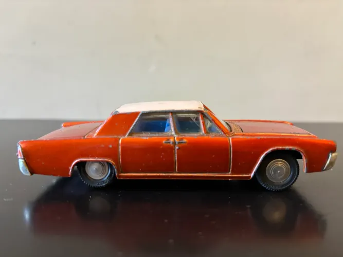 Dinky Toys 170 Lincoln Continental, década de 60 ! 1:43