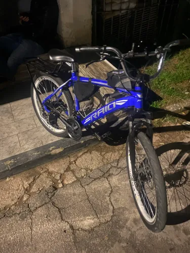 Bike aro 24 modelo:raio pneus balão nas vmax,suspensão,freio a óleo,bike em ótimo estado 