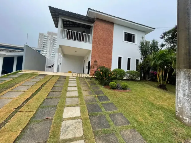 Casa em Condomínio - Villa Branca - Residencial Villa Branca I - 4 Dormitórios - 250m².