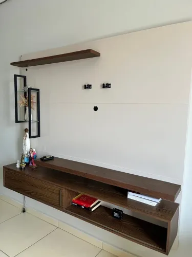 Painel para TV com Rack, LED e Prateleira - Conservado