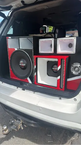 Vendo som automotivo