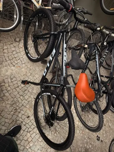 Vende-se bicicleta caloi, cor preta