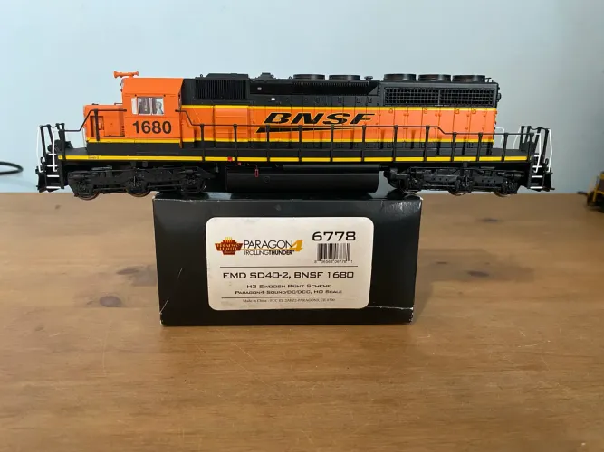 Locomotiva BLI EMD SD40-2 BNSF #6778 Paragon4 som/DCC/DC HO