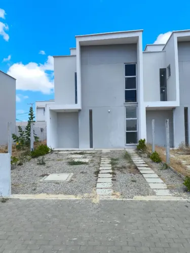 DUPLEX com ármarios planejados na Smart City Aquiraz